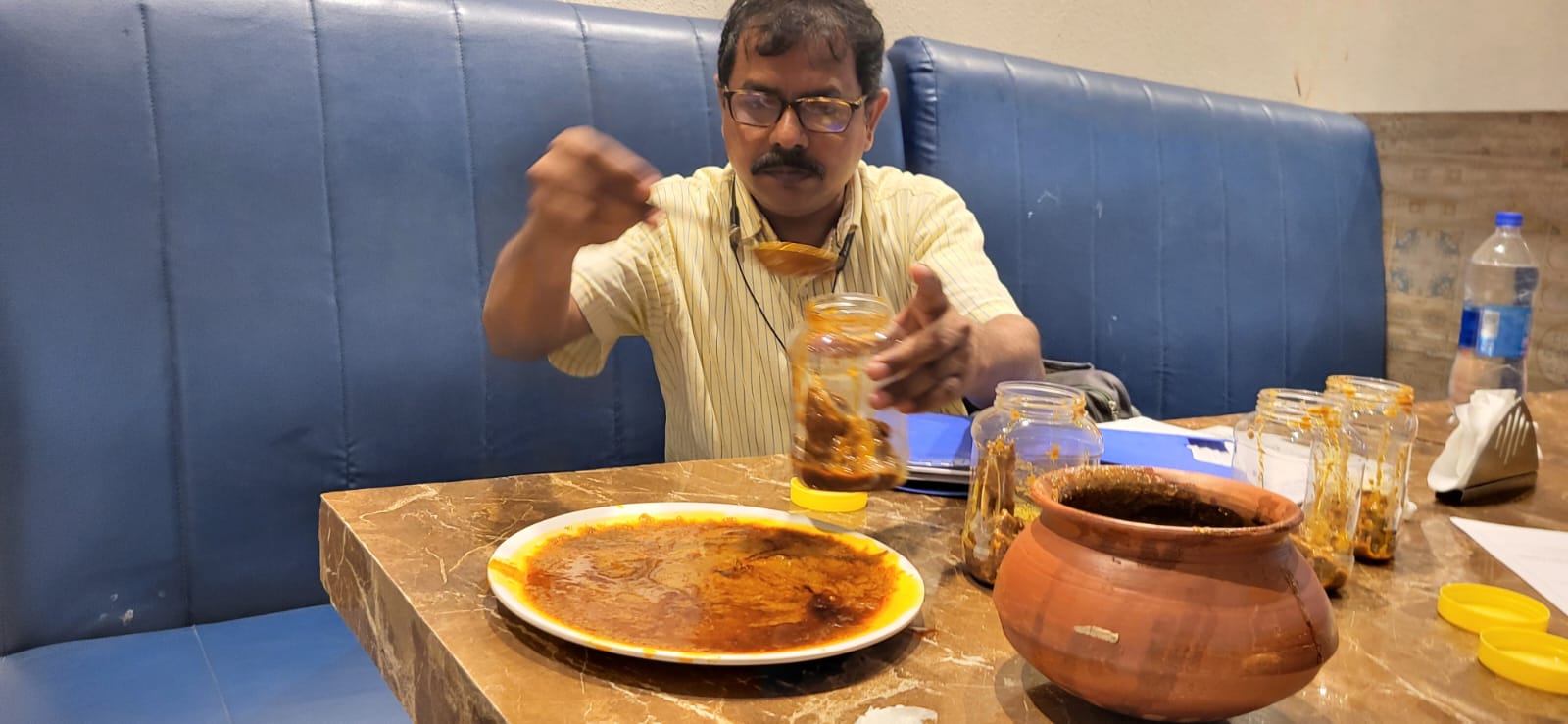आंगन ढाबा से खाद्य सुरक्षा विभाग ने लिया नमूना, भेजा गया प्रयोगशाला