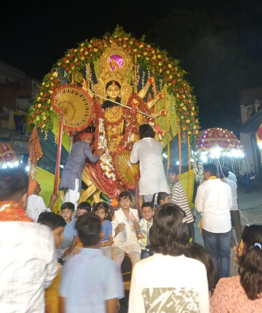 धूमधाम से चौबेपुर कस्बा की दुर्गा प्रतिमा विसर्जित