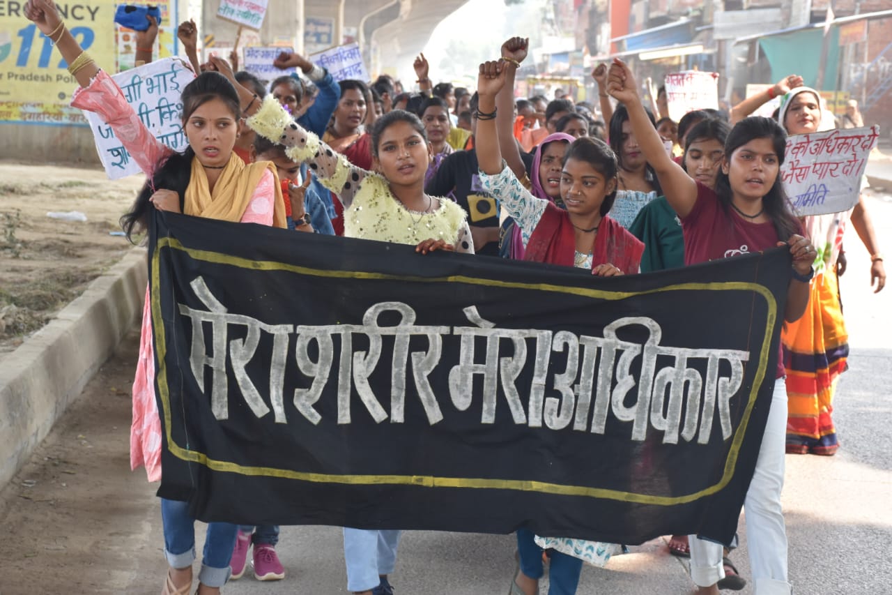 बालिकाओ ने निकाली रैली, मांगा बराबरी का हक