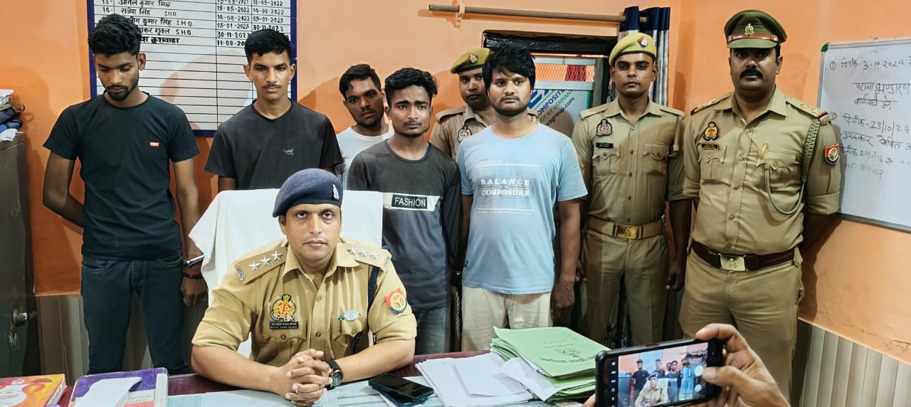 चोरी की तीन बाइकों संग पांच अभियुक्त गिरफ्तार चौबेपुर/ वाराणसी ।स्थानीय पुलिस ने