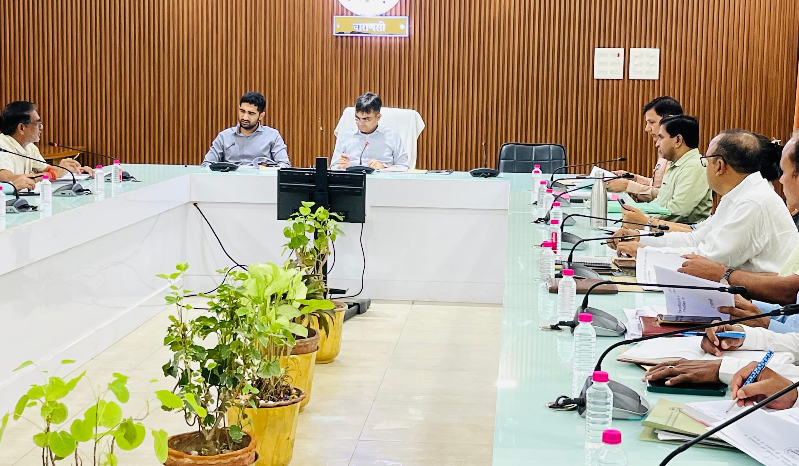 सभी गो आश्रय स्थलों पर पशुओं के लिए समुचित व्यवस्था सुनिश्चित करें: जिलाधिकारी