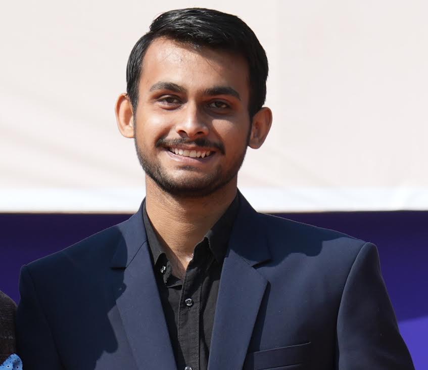 अदाणी विद्या मंदिर के वत्सल को मिला टॉप आईआईएम में दाखिल
